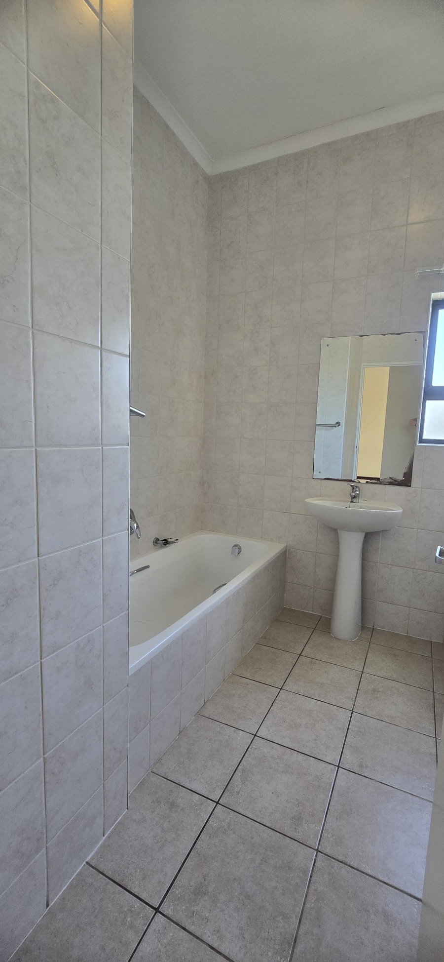 To Let 2 Bedroom Property for Rent in Admirals Park Western Cape